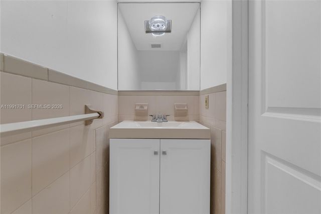 3599 SW 17th St 3599, Miami, FL 33145