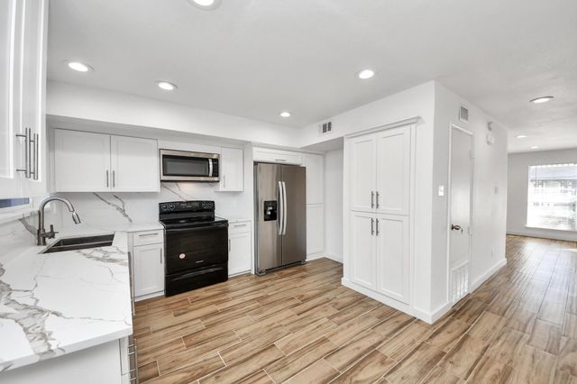 10358 Hammerly Boulevard 18, Houston, TX 77043