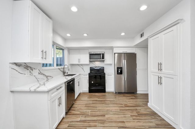 10358 Hammerly Boulevard 18, Houston, TX 77043