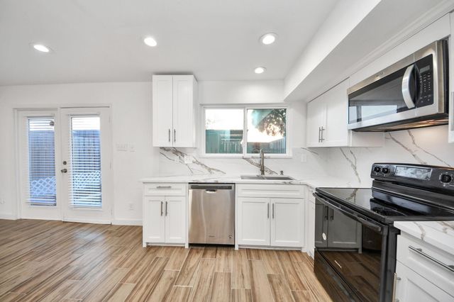 10358 Hammerly Boulevard 18, Houston, TX 77043