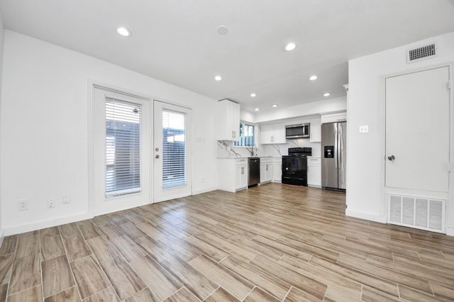 10358 Hammerly Boulevard 18, Houston, TX 77043