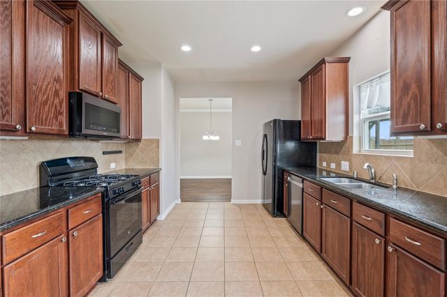 512 Forest Village Circle, La Marque, TX 77568