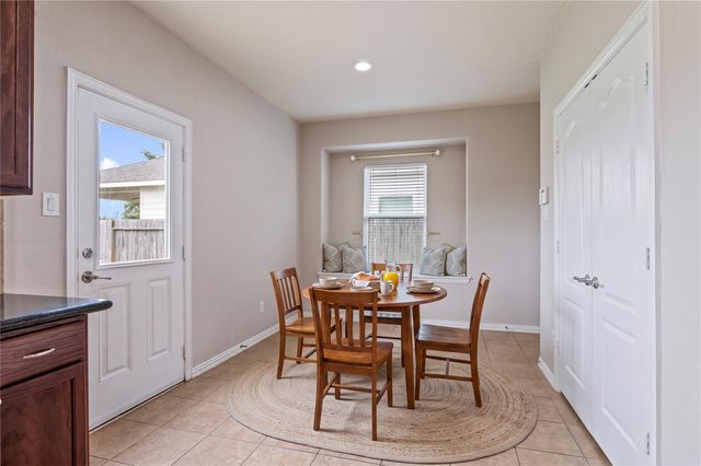 512 Forest Village Circle, La Marque, TX 77568