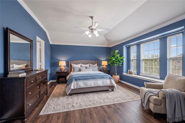 512 Forest Village Circle, La Marque, TX 77568
