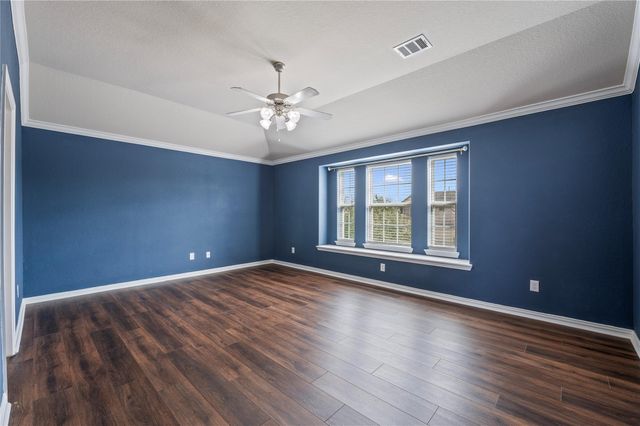 512 Forest Village Circle, La Marque, TX 77568