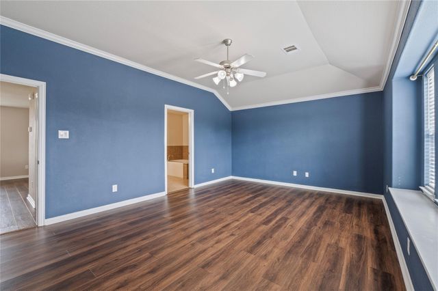 512 Forest Village Circle, La Marque, TX 77568