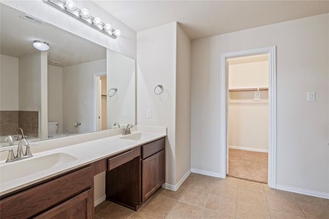 512 Forest Village Circle, La Marque, TX 77568