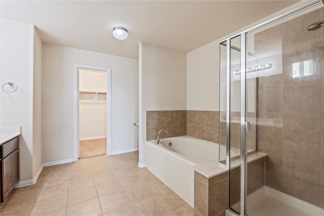 512 Forest Village Circle, La Marque, TX 77568