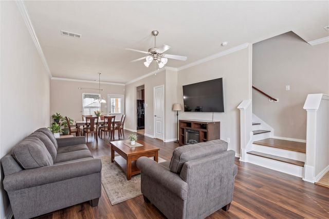 512 Forest Village Circle, La Marque, TX 77568