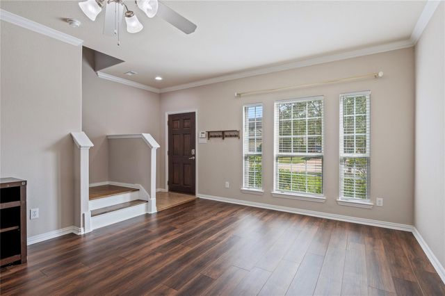 512 Forest Village Circle, La Marque, TX 77568