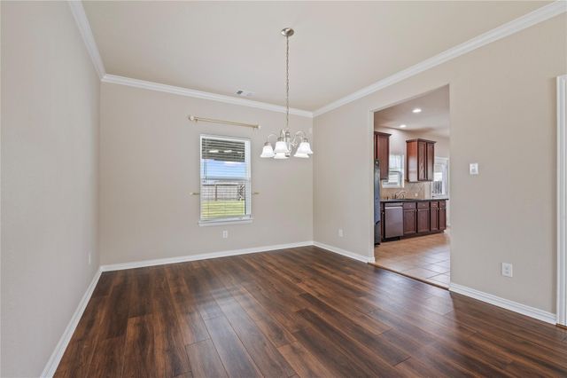 512 Forest Village Circle, La Marque, TX 77568