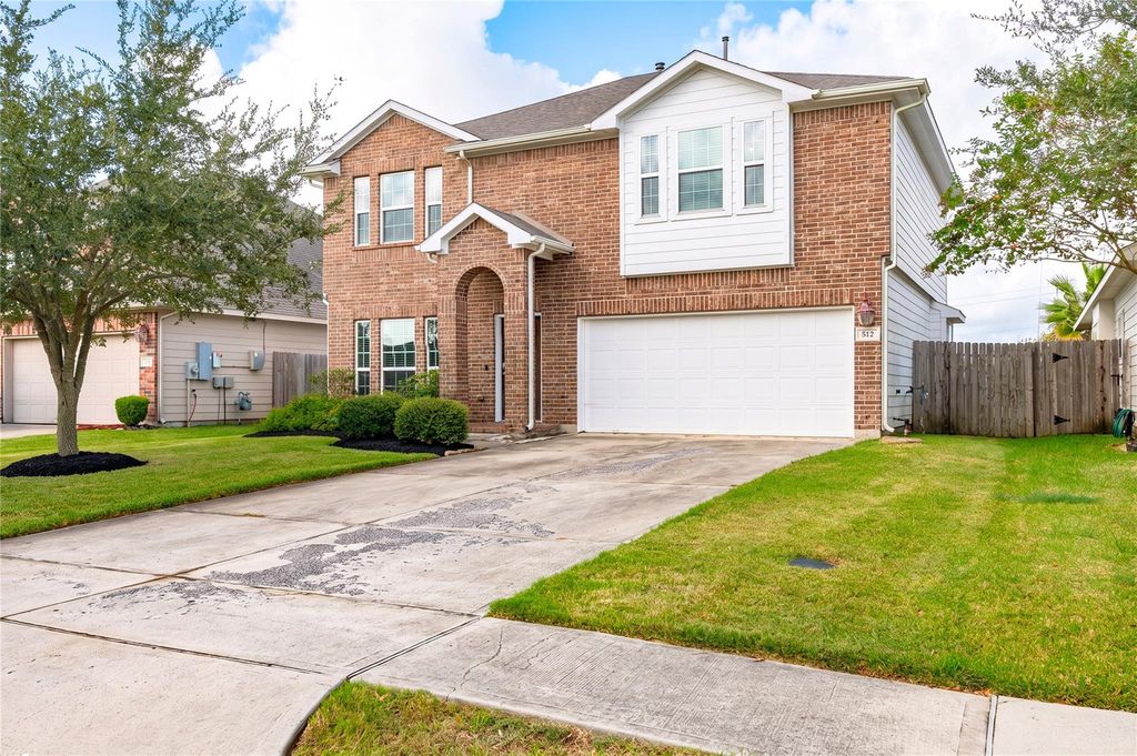 512 Forest Village Circle, La Marque, TX 77568