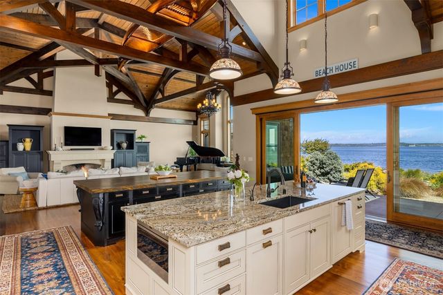 5128 Rockaway Beach Road NE, Bainbridge Island, WA 98110