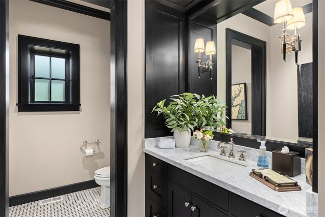 5128 Rockaway Beach Road NE, Bainbridge Island, WA 98110