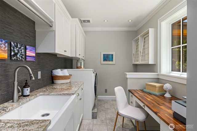 5128 Rockaway Beach Road NE, Bainbridge Island, WA 98110