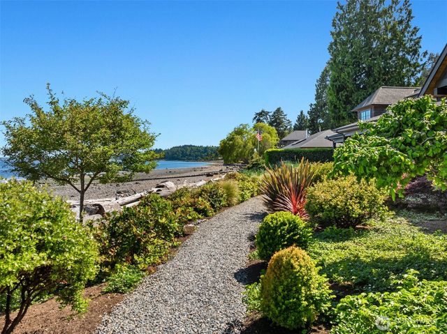 5128 Rockaway Beach Road NE, Bainbridge Island, WA 98110