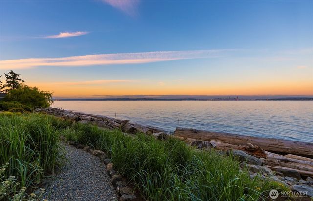 5128 Rockaway Beach Road NE, Bainbridge Island, WA 98110