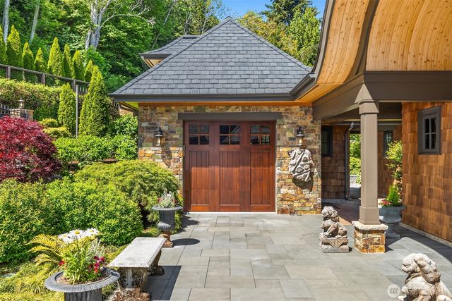5128 Rockaway Beach Road NE, Bainbridge Island, WA 98110