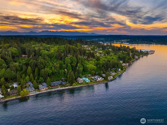 5128 Rockaway Beach Road NE, Bainbridge Island, WA 98110