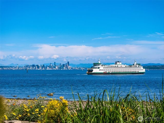5128 Rockaway Beach Road NE, Bainbridge Island, WA 98110