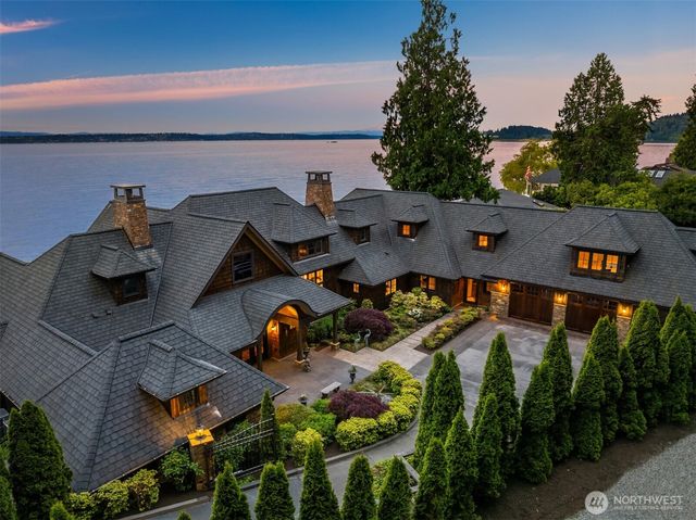 5128 Rockaway Beach Road NE, Bainbridge Island, WA 98110