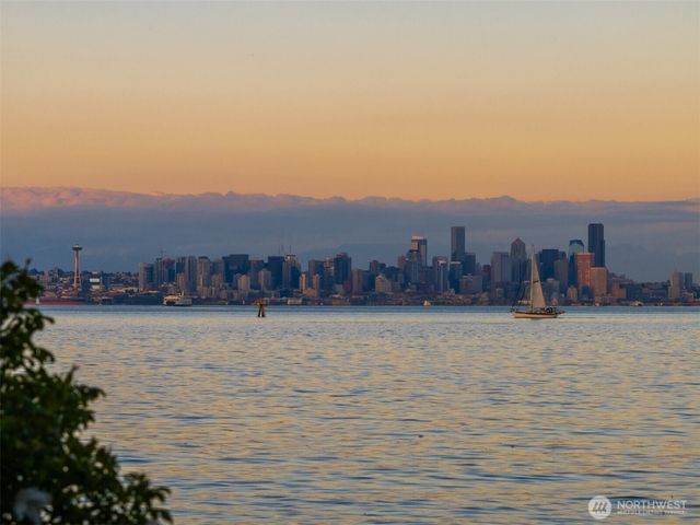 5128 Rockaway Beach Road NE, Bainbridge Island, WA 98110