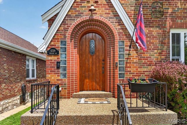 5729 Tholozan Avenue, St Louis, MO 63109