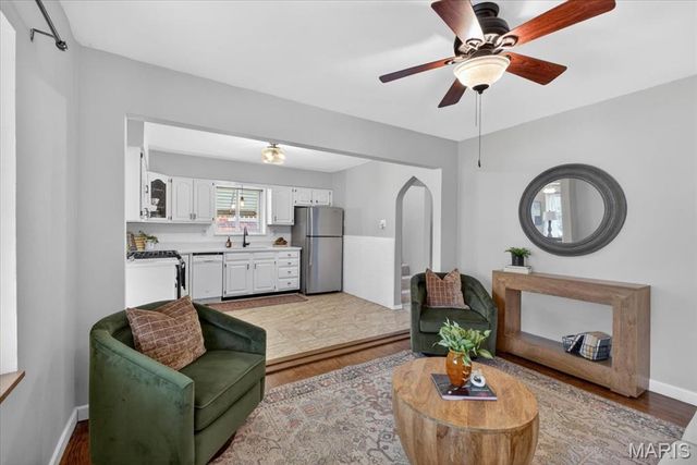5729 Tholozan Avenue, St Louis, MO 63109