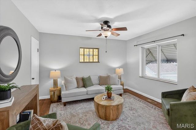 5729 Tholozan Avenue, St Louis, MO 63109