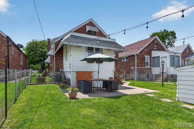 5729 Tholozan Avenue, St Louis, MO 63109