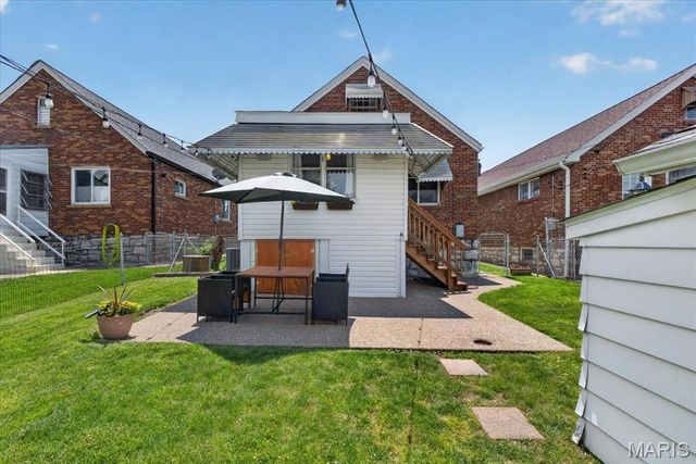 5729 Tholozan Avenue, St Louis, MO 63109
