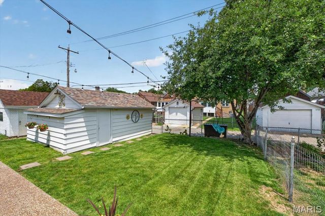 5729 Tholozan Avenue, St Louis, MO 63109