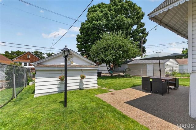 5729 Tholozan Avenue, St Louis, MO 63109