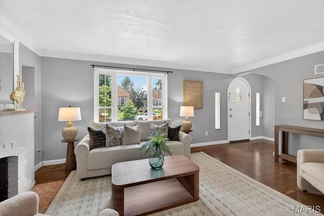 5729 Tholozan Avenue, St Louis, MO 63109