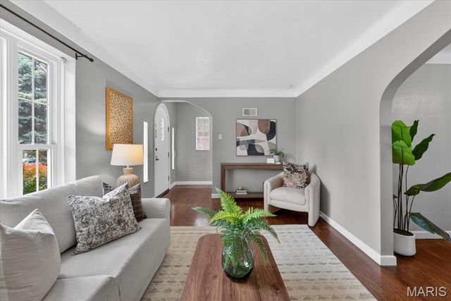 5729 Tholozan Avenue, St Louis, MO 63109