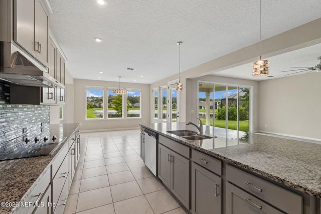 1009 OAKLAND HILLS Avenue, Middleburg, FL 32068