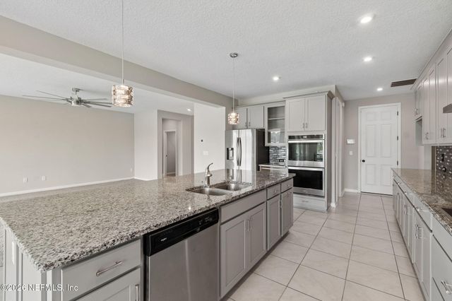 1009 OAKLAND HILLS Avenue, Middleburg, FL 32068