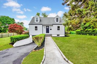 250 Bainbridge Avenue, Thornwood, NY 10594