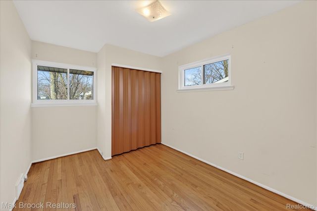 27900 E Larkmoor Street, Southfield, MI 48076