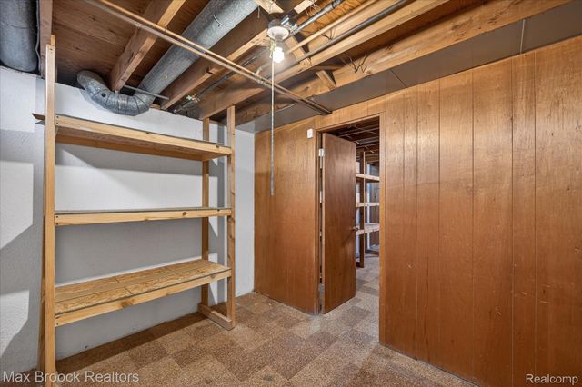 27900 E Larkmoor Street, Southfield, MI 48076