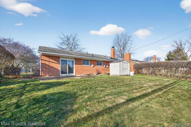 27900 E Larkmoor Street, Southfield, MI 48076