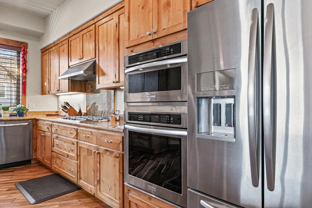 551 Sutton Place, Ashland, OR 97520