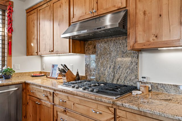 551 Sutton Place, Ashland, OR 97520