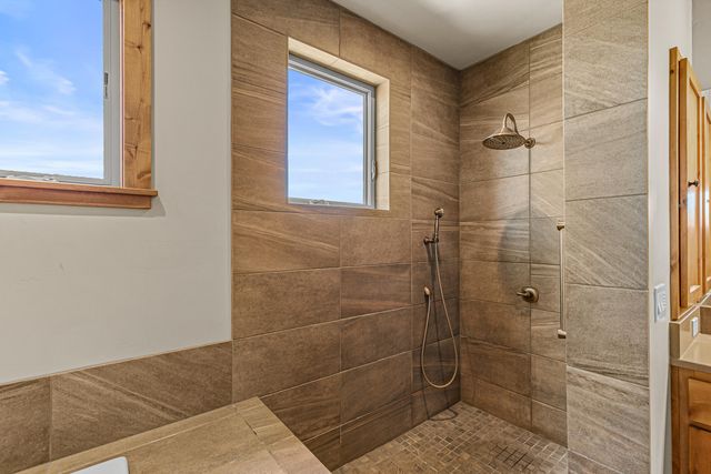 551 Sutton Place, Ashland, OR 97520