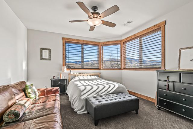 551 Sutton Place, Ashland, OR 97520