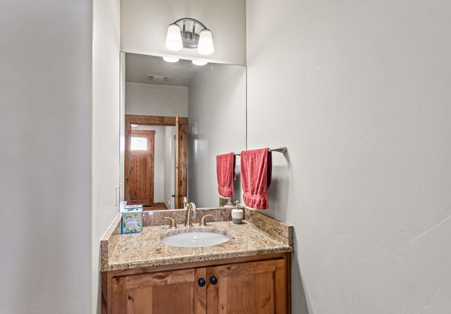 551 Sutton Place, Ashland, OR 97520