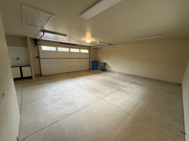 551 Sutton Place, Ashland, OR 97520