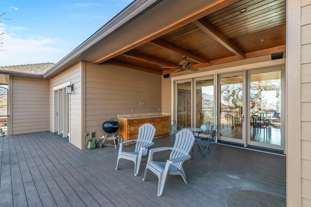 551 Sutton Place, Ashland, OR 97520