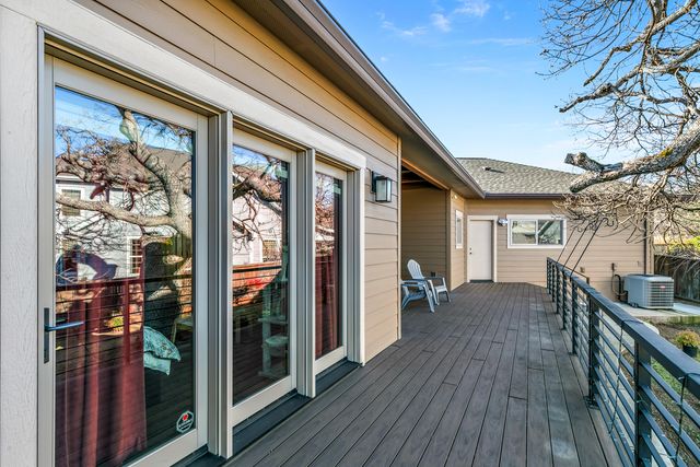 551 Sutton Place, Ashland, OR 97520