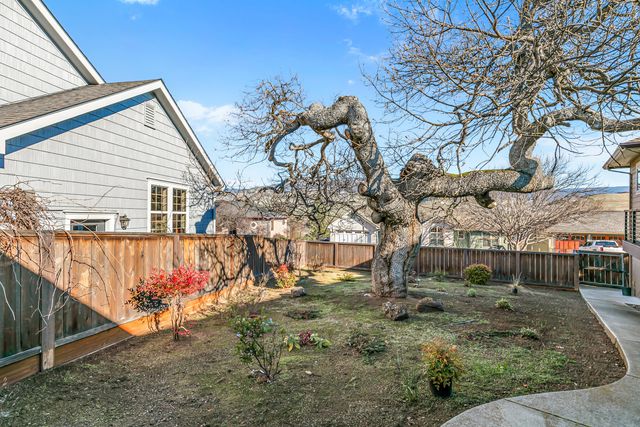 551 Sutton Place, Ashland, OR 97520